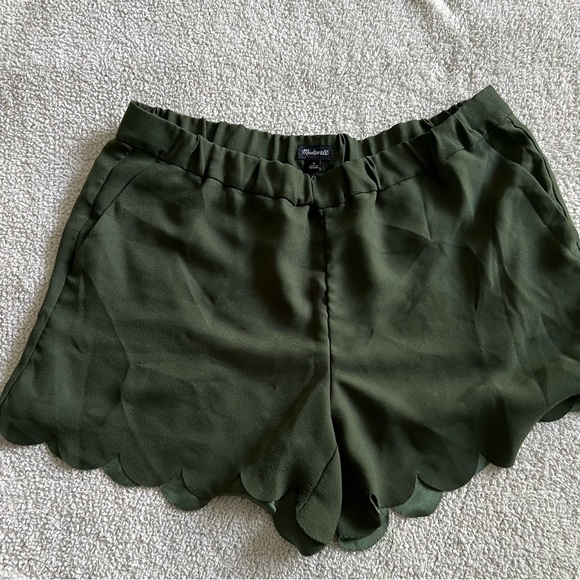 Madwell, dark green shorts, size large - Picture 2 of 2